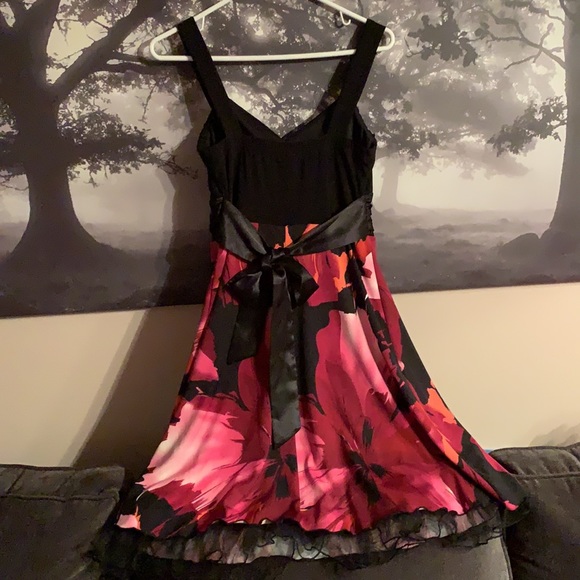 COPY - 🌹HOST PICK 🌹✨Jolie Floral evening dress 6p - Picture 3 of 16